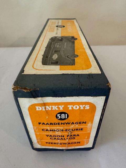 Dinky Toys 581 - Meccano England - Horse Box