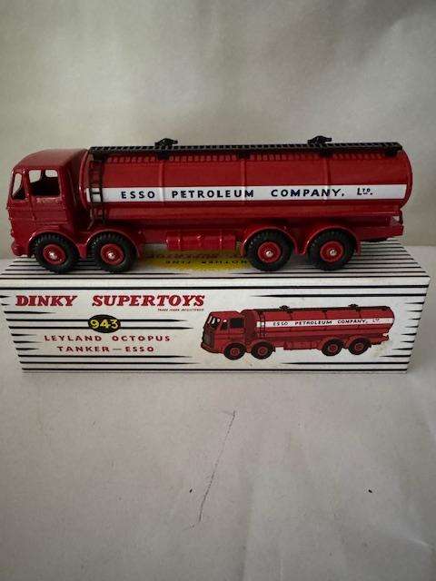 Dinky Supertoys 943 - Atlas - Leyland Octopus Tanker - Esso