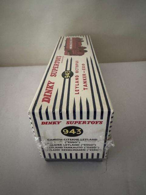 Dinky Supertoys 943 - Leyland Octopus Tanker - Esso - Brand new