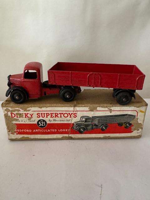 Dinky Supertoys 521 - Bedford Articulated Lorry - Red
