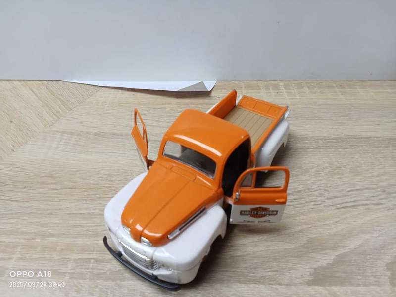 Harley Davidson Ford F1 Hobby Model