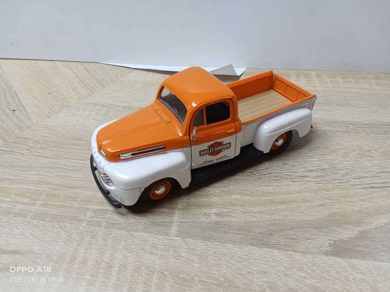 Harley Davidson Ford F1 Hobby Model