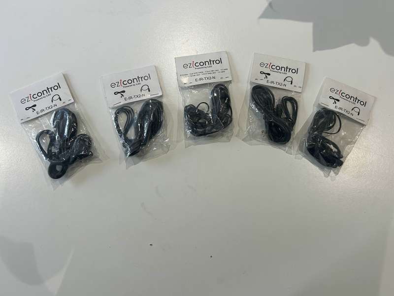 DUAL IR EMITTER WITH SELF ADHESIVE 3M STICKER. 3.5MM MINI JACK MONO Ezcontrol