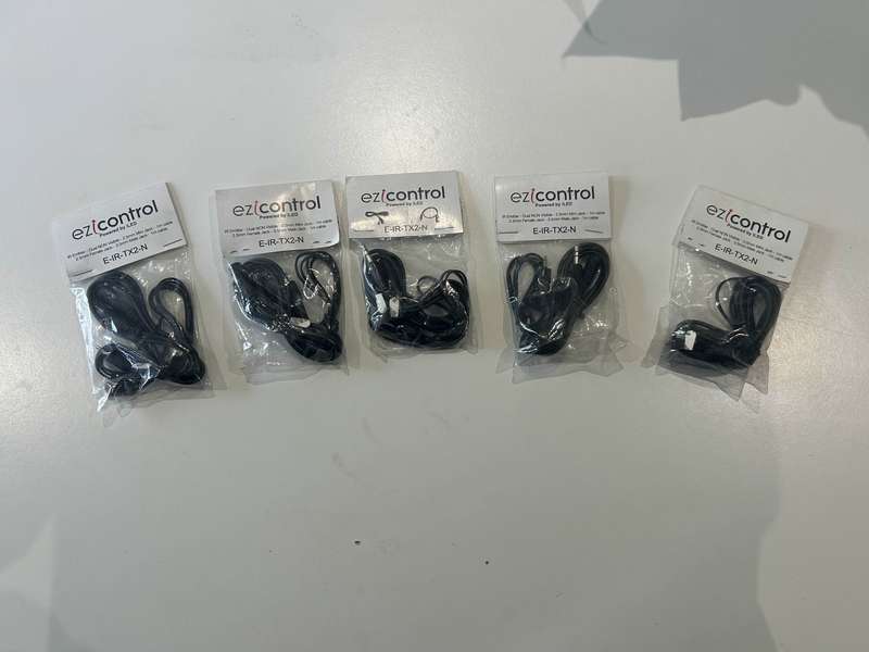 DUAL IR EMITTER WITH SELF ADHESIVE 3M STICKER. 3.5MM MINI JACK MONO Ezcontrol