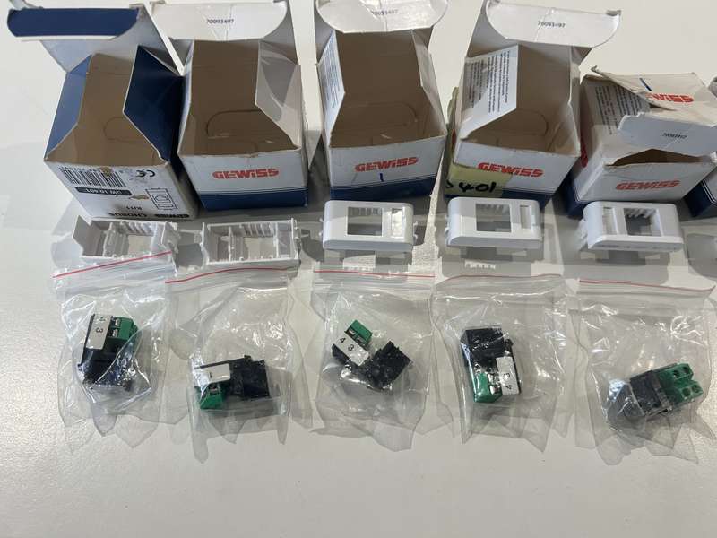 CHORUS 1M RJ11 TELEPHONE CONNECTION WHITE GEWISS GW10401