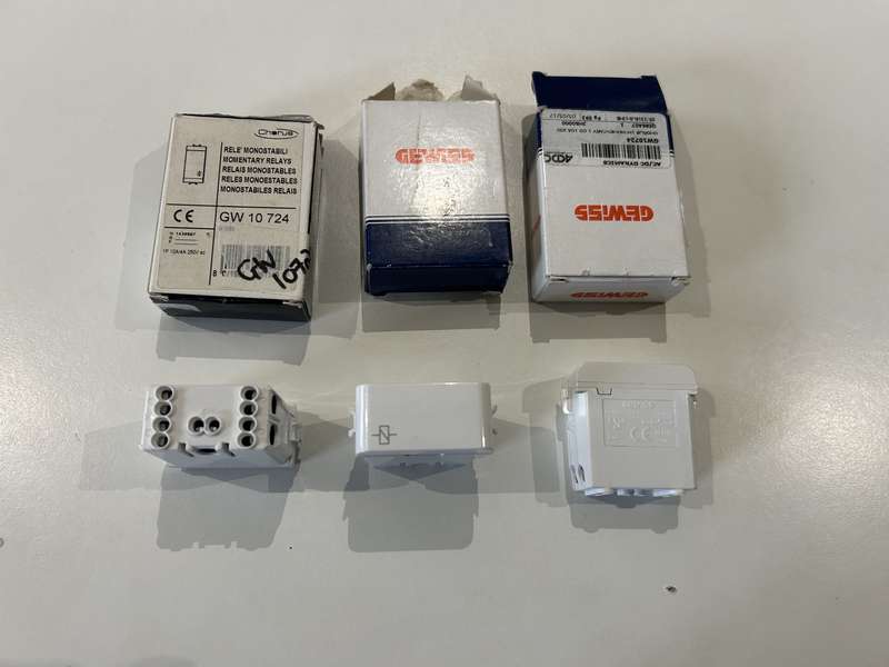 CHORUS 1M MOMENTARY 1 CO 10A 230V RELAY GEWISS GW10724
