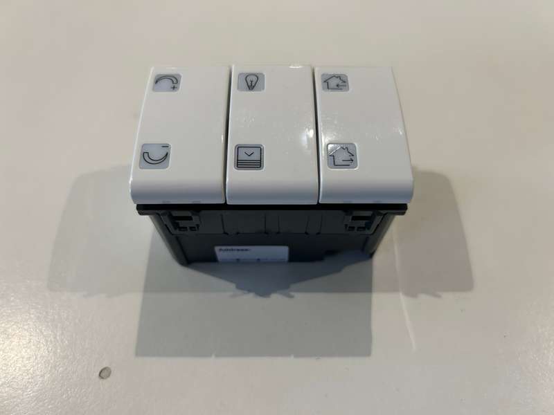 KNX EASY 6-CHANNEL SWITCH WITH INTERCHANGEABLE SYMBOLS BLACK GW12753A