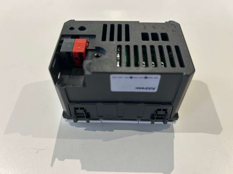 KNX EASY 6-CHANNEL SWITCH WITH INTERCHANGEABLE SYMBOLS BLACK GW12753A