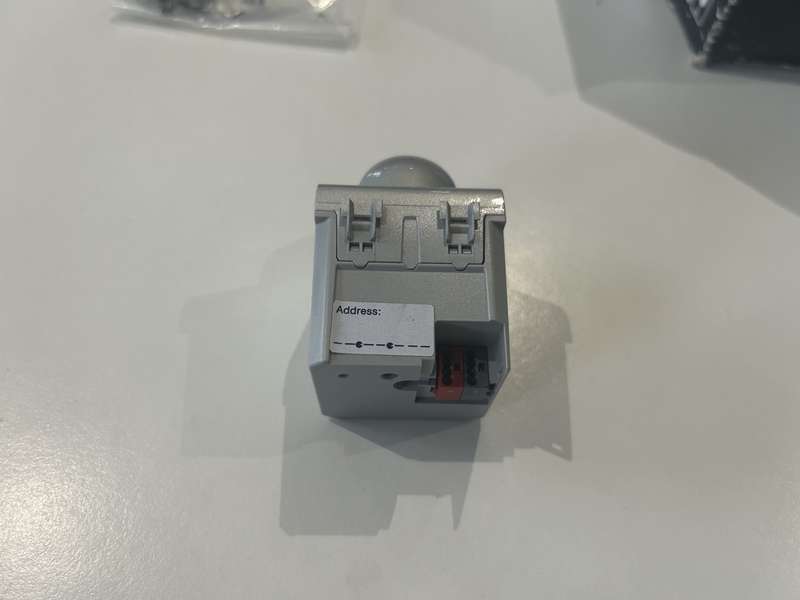 KNX EASY IR MOVEMENT DETECTOR WITH LIGHT SENSOR TITANIUM GW14756