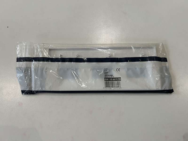 INTERNATIONAL 3x3 GEO COVER PLATE 2+2+2 GANG VERT WHITE GW16427TB GEWISS