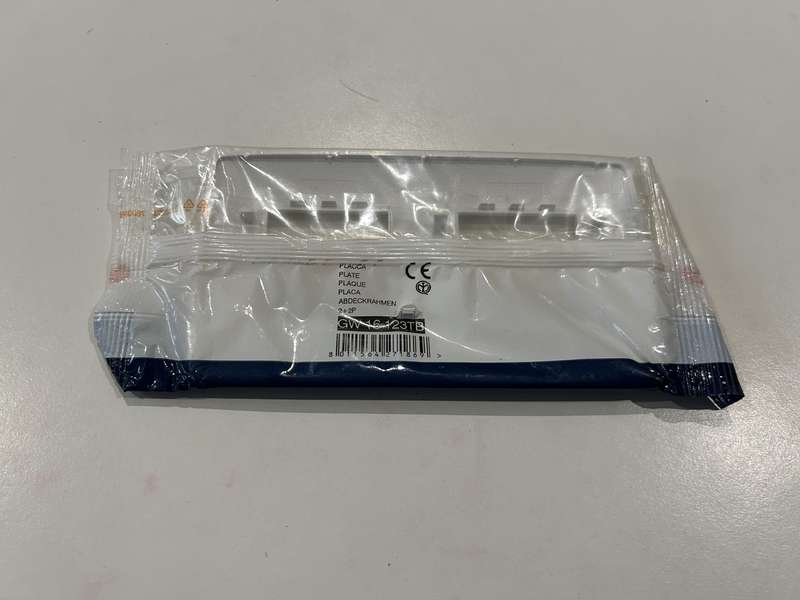 INTERNATIONAL 3x3 ONE COVER PLATE 2+2 GANG HORIZ WHITE GW16123TB GEWISS