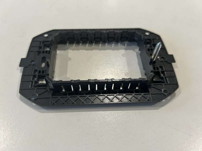 CHORUS 3-GANG SUPPORT PLATE GW16803 GEWISS