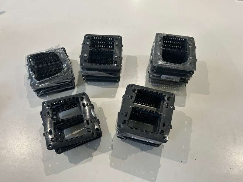 CHORUS 4-GANG SUPPORT PLATE GW16804