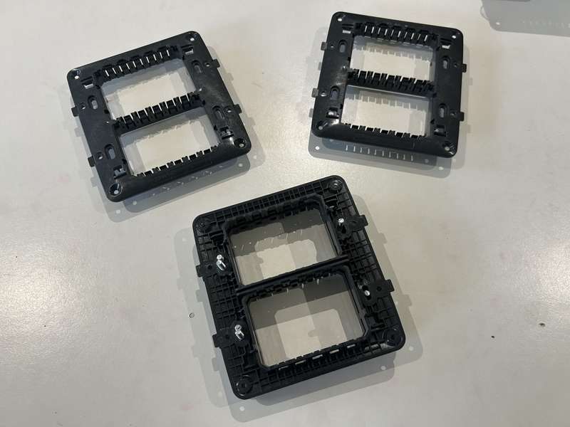CHORUS 8-GANG SUPPORT PLATE GW16808 GEWISS
