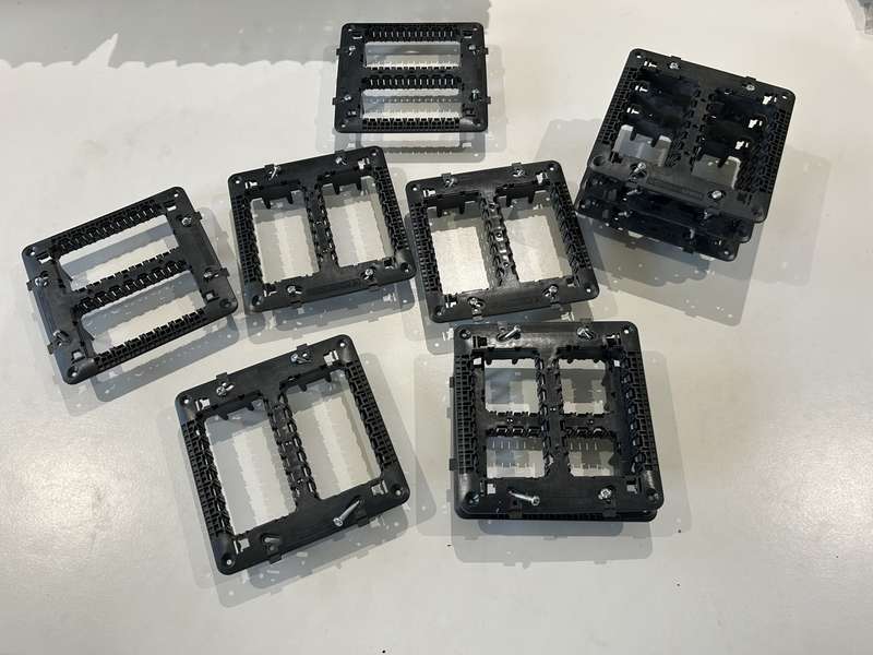 CHORUS 8-GANG SUPPORT PLATE GW16808 GEWISS