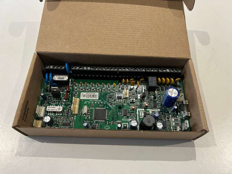 SP6000 8-TO 32-ZONE CONTROL PANEL