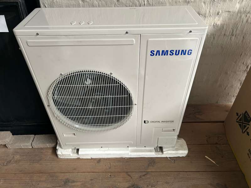 STANDARD INVERTER 36000BTU 3 PH OUT AIR CONDITIONER