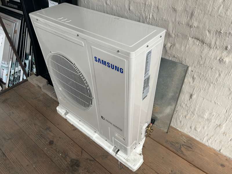STANDARD INVERTER 36000BTU 3 PH OUT AIR CONDITIONER