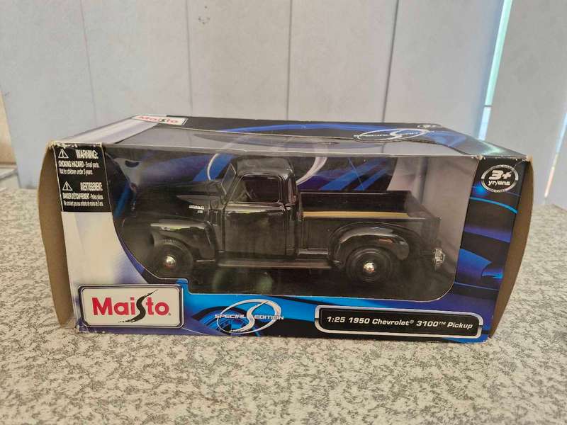 14 x (1:18 scale) Die Cast Model cars