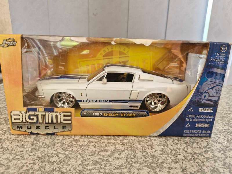 14 x (1:18 scale) Die Cast Model cars