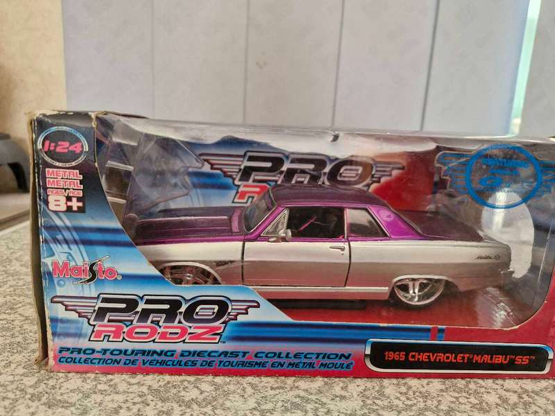 14 x (1:18 scale) Die Cast Model cars