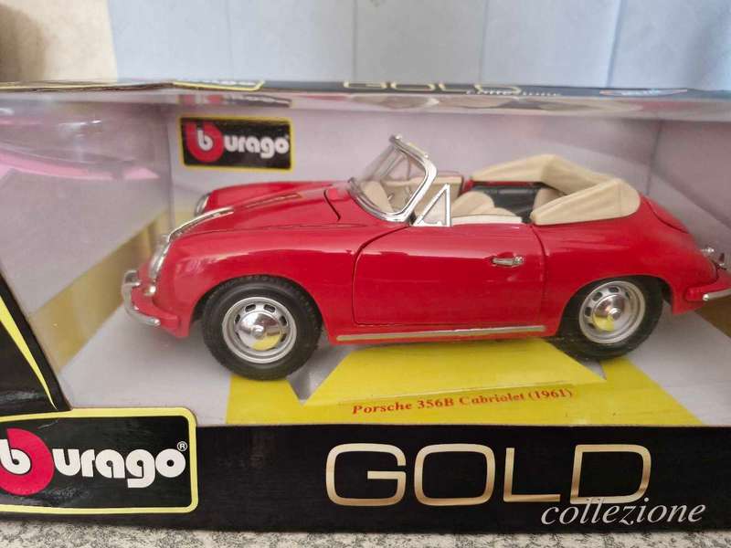 17 × (1:24 scale) Die Cast Model Cars