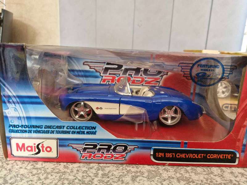 14 x (1:18 scale) Die Cast Model cars