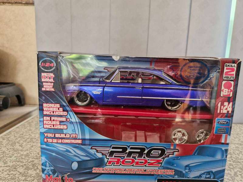 14 x (1:18 scale) Die Cast Model cars