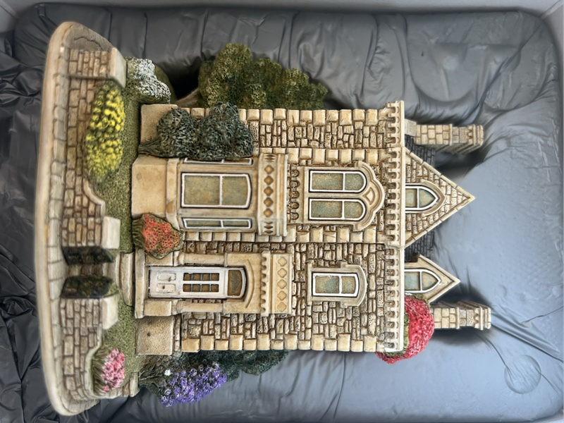 Lilliput lane - the doll house