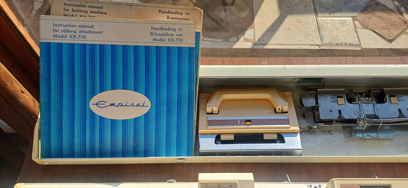 Empisal Knitting machine KH710 with ribber KR710