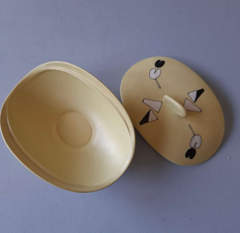Gouda Flora Pottery Geometric Shaped