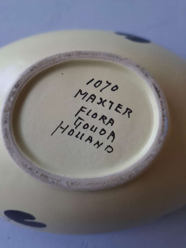 Gouda Flora Pottery Geometric Shaped