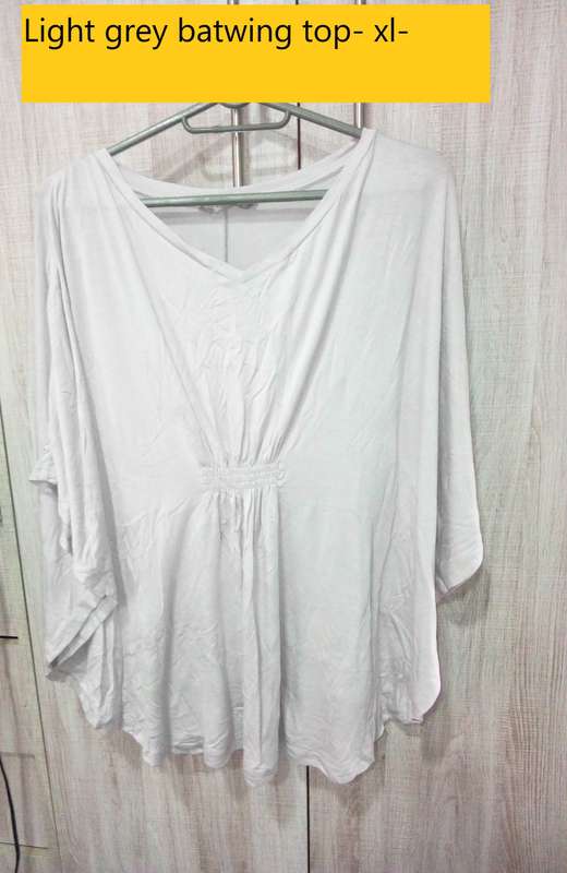 grey batwing shirt xL
