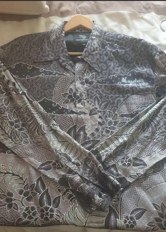 Nelson Mandela signed Shirt with coa