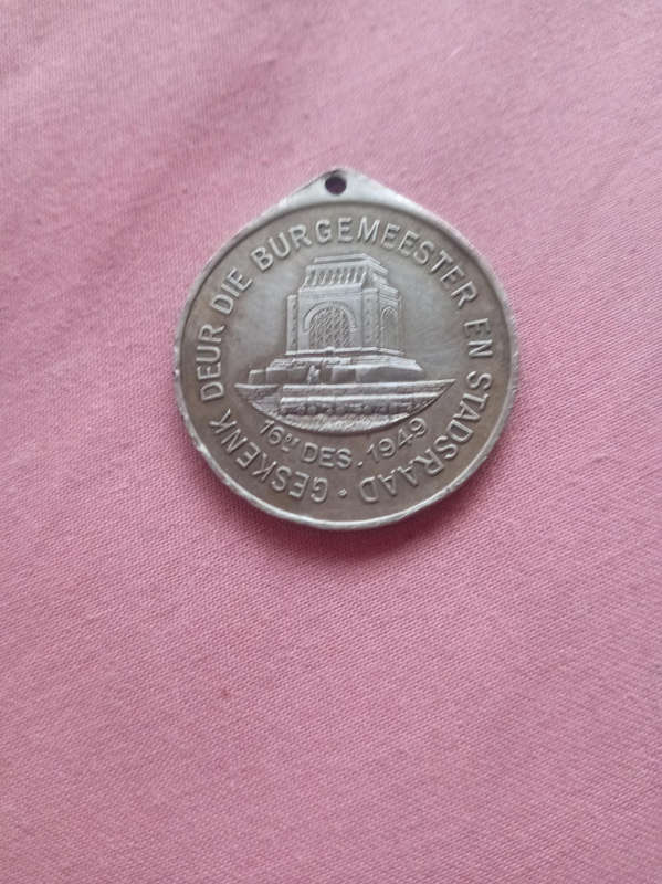 16 DEC 1949 voortrekker monument medallion