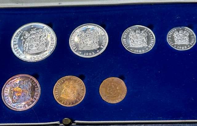 1983 PROOF SET IN ORIGINAL SA MINT BOX - LOW MINTAGE 6835  SEE IMAGES A BEAUTY