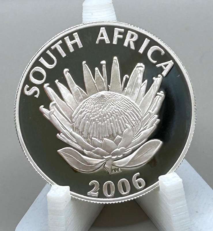 2006 SILVER PROOF - DESMOND TUTU - ONE RAND COIN SPOTLESS BEAUTY.