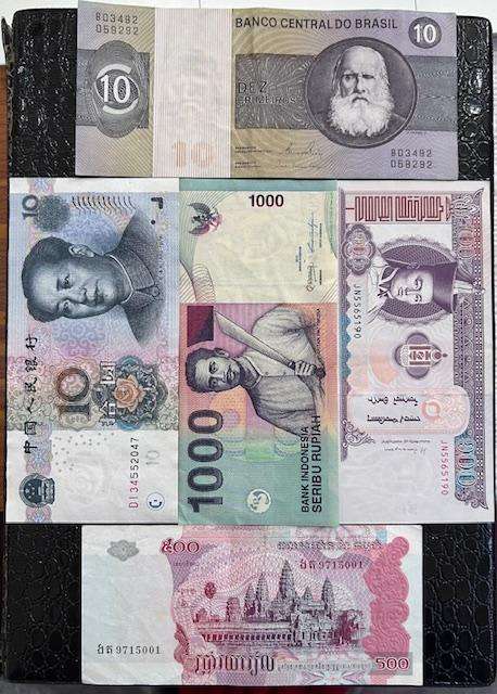 FIVE DIFFERENT COLLECTABLE WORLD BANKNOTES