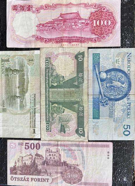 FIVE DIFFERENT COLLECTABLE WORLD BANKNOTES