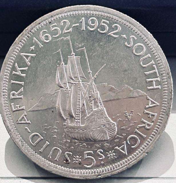 1952 CROWN 5 SHILLING COMMEMORATIVE VAN RIEBEECK LANDING COIN A/U