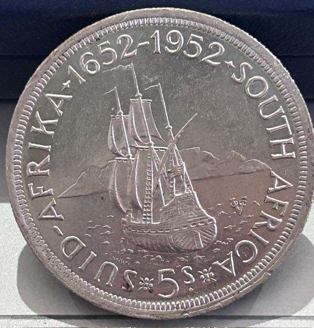 1952 CROWN 5 SHILLING COMMEMORATIVE VAN RIEBEECK LANDING COIN A/U