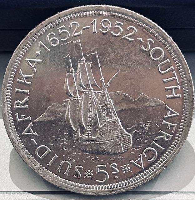 1952 CROWN 5 SHILLING COMMEMORATIVE VAN RIEBEECK LANDING COIN A/U
