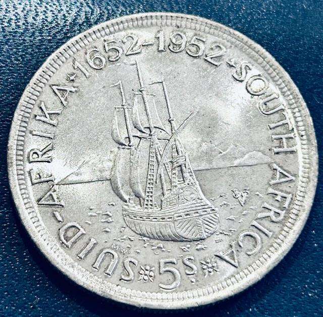 1952 CROWN 5 SHILLING COMMEMORATIVE VAN RIEBEECK LANDING COIN