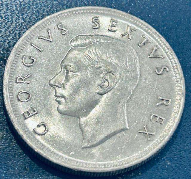 1952 CROWN 5 SHILLING COMMEMORATIVE VAN RIEBEECK LANDING COIN