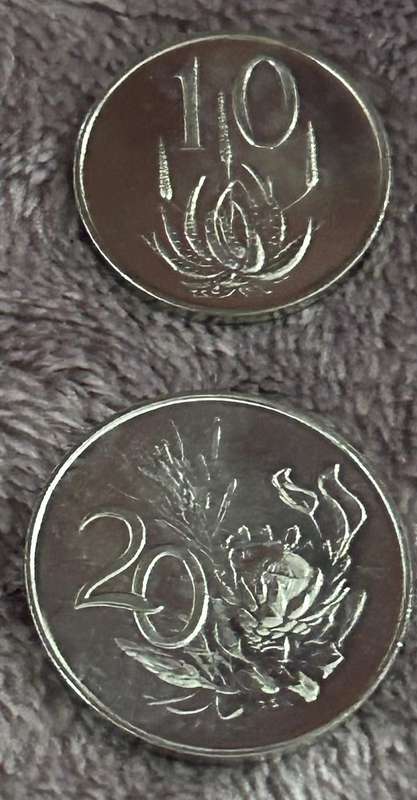 1967 UNCIRCULATED COMBO OF 10 and 20 cent SPOTLESS COINS (SCARES)