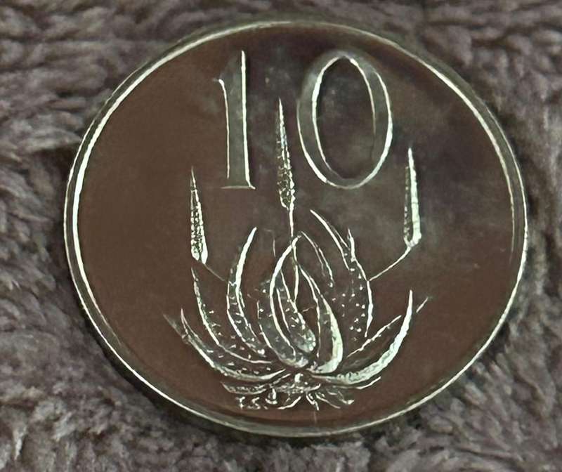 1967 UNCIRCULATED COMBO OF 10 and 20 cent SPOTLESS COINS (SCARES)