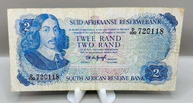 TWO RAND TW DE JONGH 2nd issueRARE D100 PREFIX (FINE SEE IMAGES)