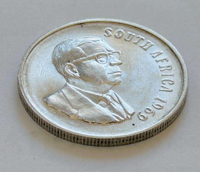 1969 SILVER English R1 COIN