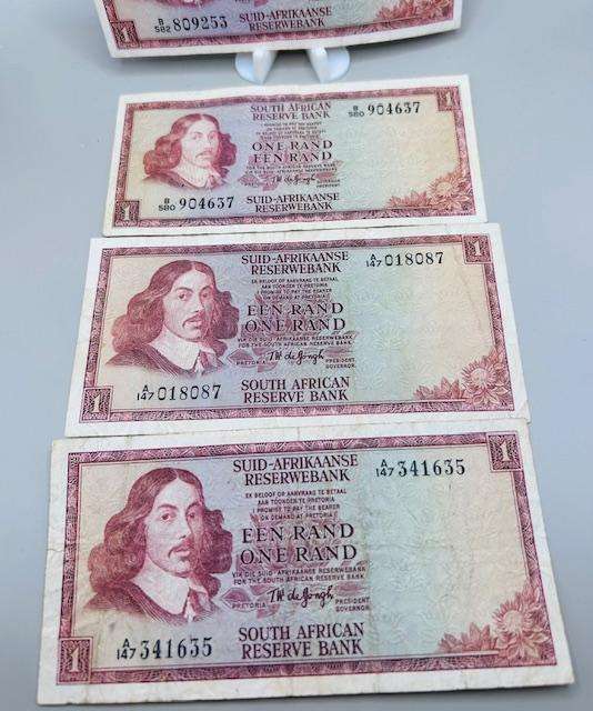 FOUR DE JONGH ONE RAND NOTES 2 X first and 2 X second series (Different in size) F and EF