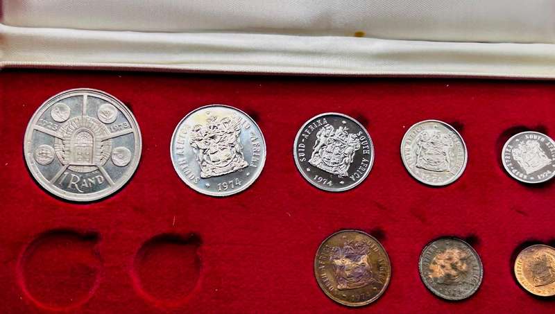 1974 LEGENDARY PROOF SET WITH HIGHLY COLLECTABLE ONE RAND ONLY 4000 MINTED